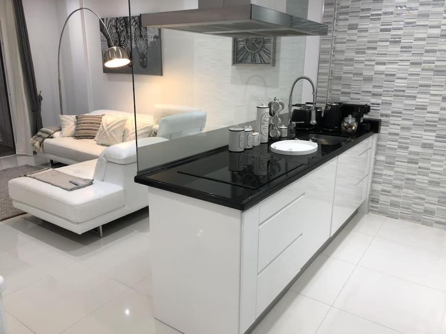 אדחה Apartamento Con Impresionantes Vistas Y Piscina מראה חיצוני תמונה